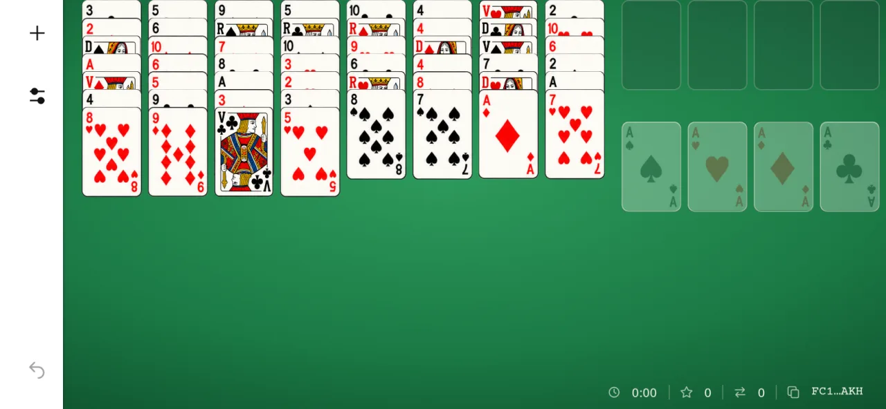 FreeCell Solitaire sur téléphone à l’horizontale : début de partie, huit colonnes de cartes à gauche sur le tapis vert, cellules et fondations encore vides à droite.